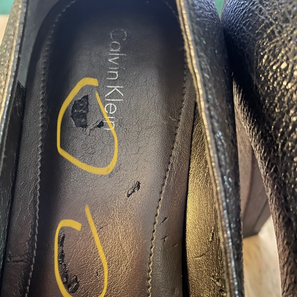 Calvin Klein Women’s Shiny Rounded Toes - Picture 8 of 9